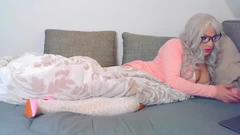 Snapshot of vickyvickge chatting on February 17, 2025, 1:21 pm Vicky online show from February 17, 2025, 1:21 pm