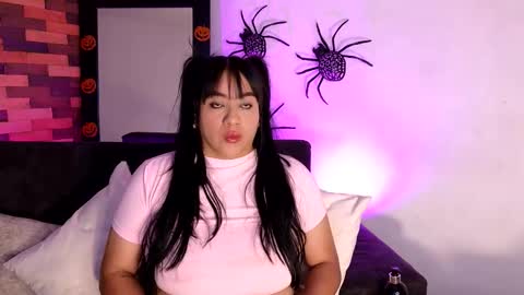 Victoria Serna  online show from October 5, 2025, 2:15 pm