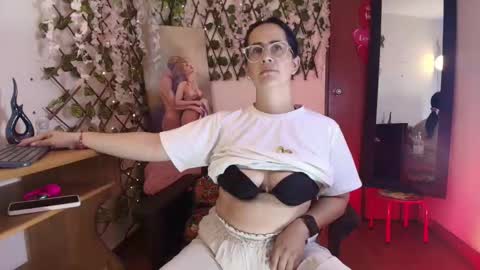 Snapshot of victoria_exxotic chatting on February 11, 2026, 9:53 pm victoria online show from February 11, 2026, 9:53 pm