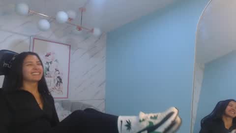 Snapshot of victoria_hernandez_t chatting on April 28, 2026, 1:05 pm Victoria online show from April 28, 2026, 1:05 pm