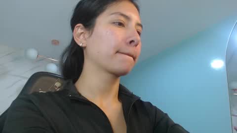 Snapshot of victoria_hernandez_t chatting on May 4, 2026, 1:07 pm Victoria online show from May 4, 2026, 1:07 pm