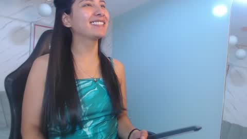 Snapshot of victoria_hernandez_t chatting on May 8, 2026, 1:05 pm Victoria online show from May 8, 2026, 1:05 pm