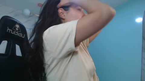Snapshot of victoria_hernandez_t chatting on June 3, 2026, 1:14 pm Victoria online show from June 3, 2026, 1:14 pm