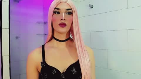 Victoria online show from November 3, 2025, 7:15 pm