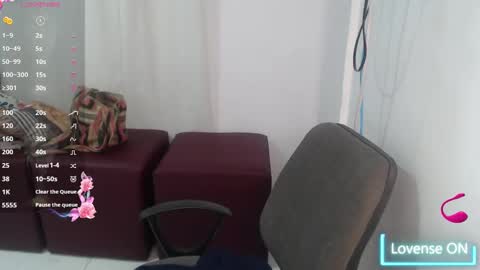 Snapshot of victoria_milf06 chatting on February 18, 2025, 2:05 am victoria online show from February 18, 2025, 2:05 am