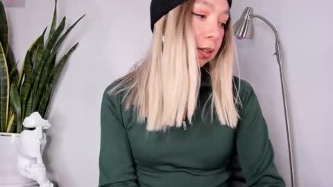 D A N I online show from October 28, 2025, 5:04 pm