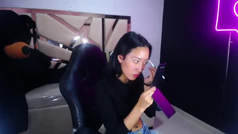 Victoria  online show from March 3, 2025, 4:46 pm