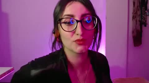 Victoria online show from November 28, 2025, 8:55 pm