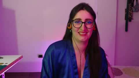 Victoria online show from December 5, 2025, 8:38 pm