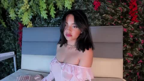 victoriaa2_doll online show from October 7, 2025, 12:35 pm
