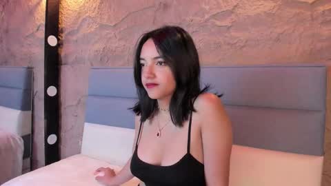 victoriaa2_doll online show from November 12, 2025, 12:05 pm