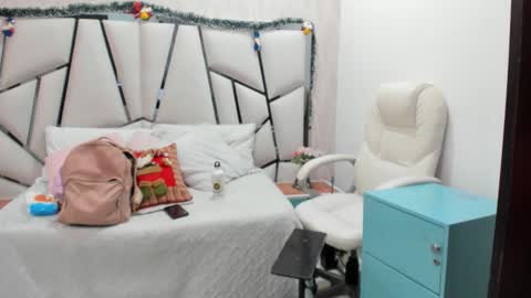 Victoria Sofia online show from December 21, 2025, 7:10 pm