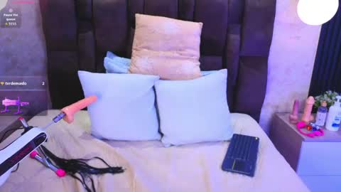 Victoria Andrade online show from April 14, 2026, 3:40 pm