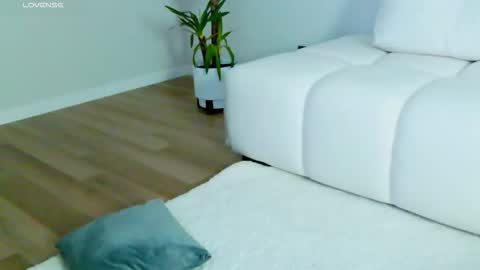 Miss V online show from November 11, 2025, 2:33 am