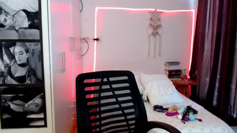 victoriahispanic online show from January 9, 2025, 4:06 pm