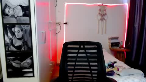 victoriahispanic online show from January 10, 2025, 8:37 pm