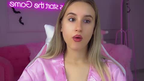 Snapshot of victoriahopson chatting on October 18, 2025, 9:10 am Victoria online show from October 18, 2025, 9:10 am