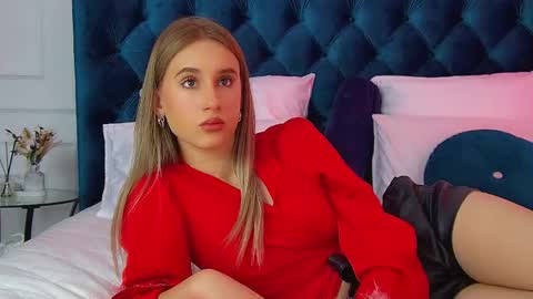 Snapshot of victoriahopson chatting on November 8, 2025, 7:19 am Victoria online show from November 8, 2025, 7:19 am