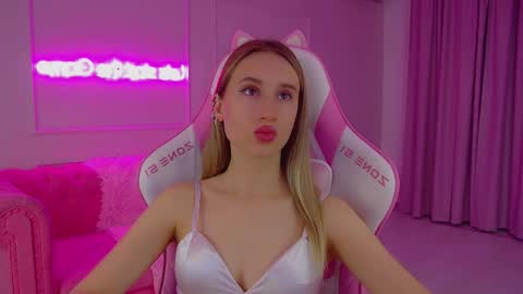 Victoria online show from January 14, 2026, 6:35 pm