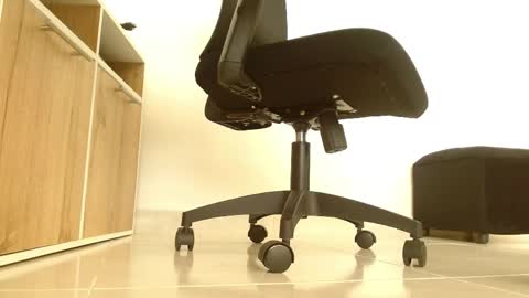 Victoria online show from April 2, 2026, 4:04 pm