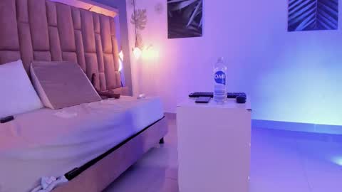 Victoria  online show from September 19, 2025, 1:12 pm