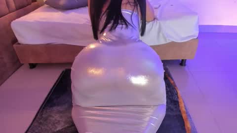 Victoria  online show from November 13, 2025, 5:45 pm