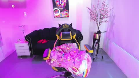Snapshot of victoriia_doll chatting on May 17, 2026, 12:12 pm Victoria. online show from May 17, 2026, 12:12 pm