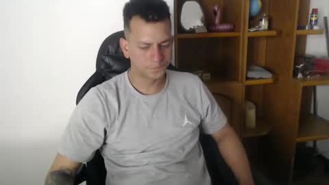 victormanuelq_1 online show from March 15, 2026, 3:12 am