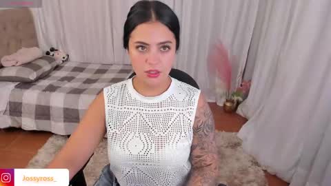 V  I C  T O R I A  online show from December 6, 2024, 9:02 pm