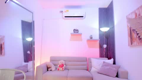 Snapshot of vienah_louis chatting on February 25, 2026, 2:54 am vienah_louis online show from February 25, 2026, 2:54 am