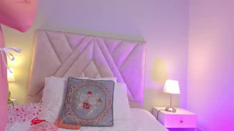 Snapshot of viictoria_becker chatting on September 10, 2025, 11:10 am Victoria  online show from September 10, 2025, 11:10 am