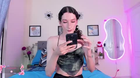 Snapshot of viioleta_cam chatting on December 15, 2025, 9:41 pm Violet online show from December 15, 2025, 9:41 pm