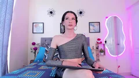 Snapshot of viioleta_cam chatting on December 22, 2025, 6:27 pm Violet online show from December 22, 2025, 6:27 pm