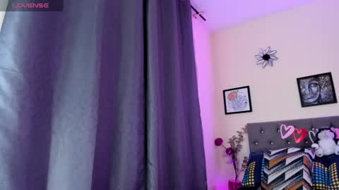 Snapshot of viioleta_cam chatting on July 9, 2026, 3:21 am Violet online show from July 9, 2026, 3:21 am