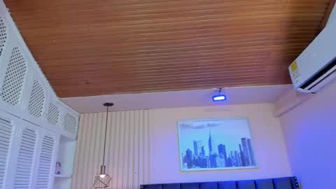 Viiolett online show from December 22, 2025, 7:22 pm