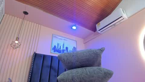 Viiolett online show from January 13, 2026, 8:25 pm