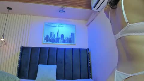 Viiolett online show from February 15, 2026, 7:43 pm