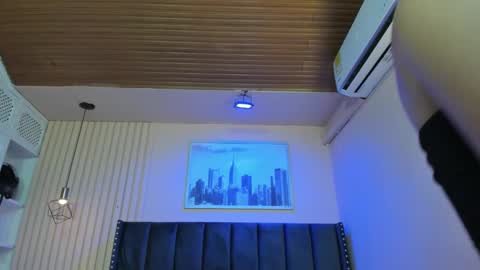 Viiolett online show from March 1, 2026, 7:38 pm