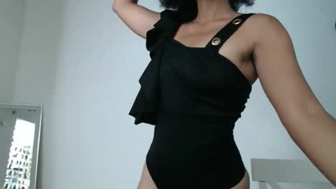 viiolettaaa online show from April 27, 2026, 7:56 pm