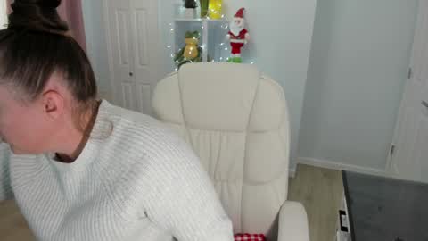 Snapshot of vika7333 chatting on December 8, 2024, 6:28 pm Ukrainian-woman online show from December 8, 2024, 6:28 pm