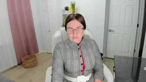 Snapshot of vika7333 chatting on February 18, 2025, 12:06 pm Ukrainian-woman online show from February 18, 2025, 12:06 pm