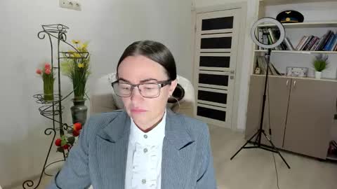 Ukrainian-woman online show from December 18, 2025, 6:19 am