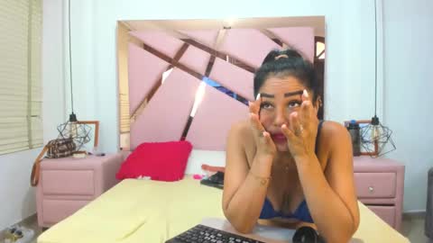 vikiTomson online show from February 6, 2025, 5:19 pm