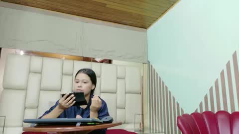 vikiTomson online show from February 2, 2026, 12:37 pm