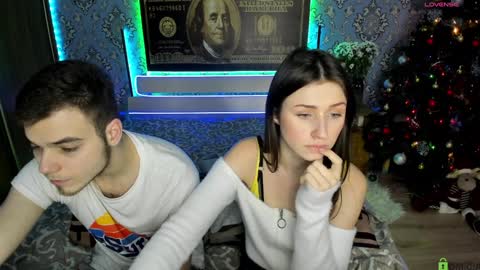 Snapshot of vikki_and_george chatting on January 23, 2025, 9:39 pm vikki and george online show from January 23, 2025, 9:39 pm