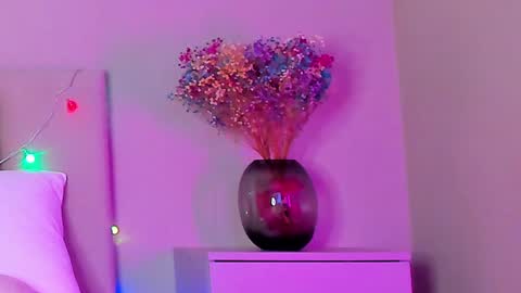 VIKKI online show from January 25, 2025, 6:35 pm