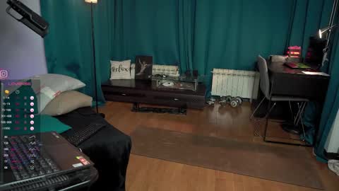 Snapshot of viktor_secret chatting on October 19, 2025, 4:24 am fansly VITEKsecret online show from October 19, 2025, 4:24 am