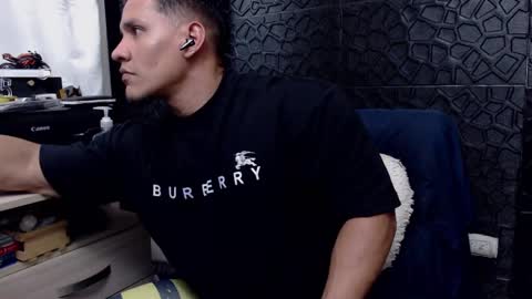 Viktor Herrera online show from February 11, 2025, 1:31 am