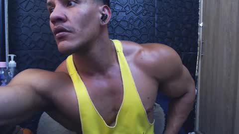 Viktor Herrera online show from November 22, 2025, 5:12 pm