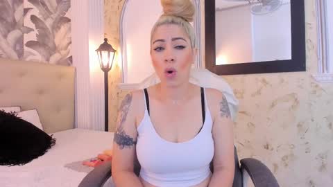 Snapshot of viktoria_davis_ chatting on January 5, 2025, 3:13 pm Viktoria online show from January 5, 2025, 3:13 pm